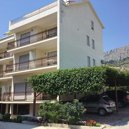 Apartments And Rooms Mamic Dugi Rat Kültér fotó