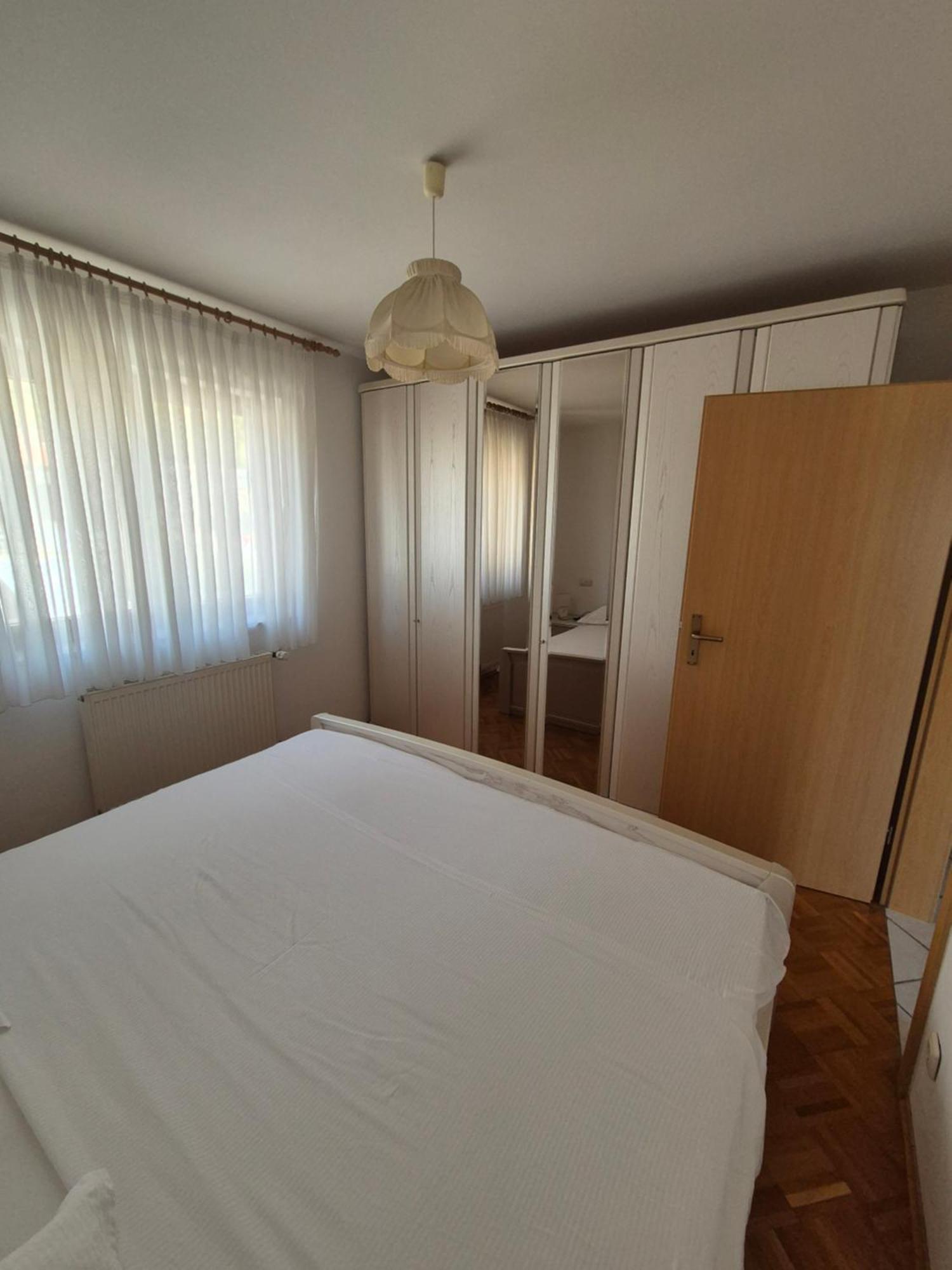 Apartments And Rooms Mamic Dugi Rat Kültér fotó