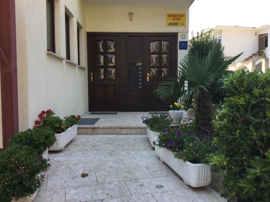 Apartments And Rooms Mamic Dugi Rat Kültér fotó