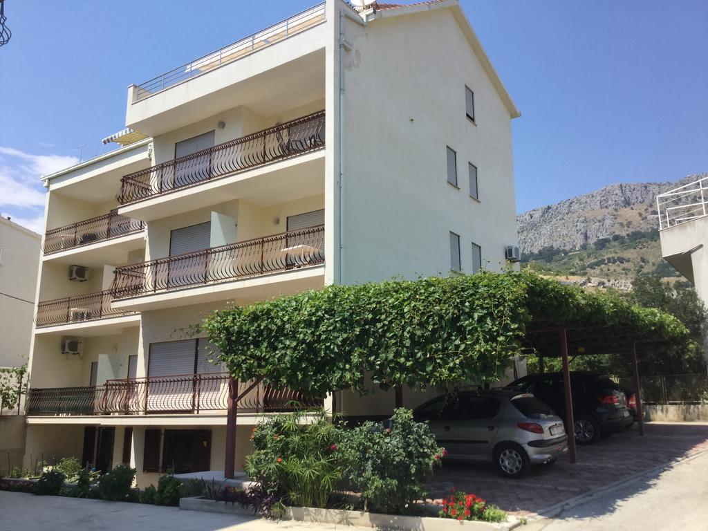 Apartments And Rooms Mamic Dugi Rat Kültér fotó